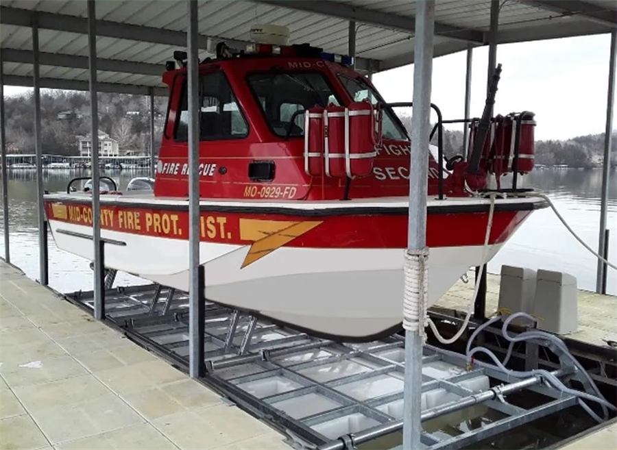Side mount boat lift
