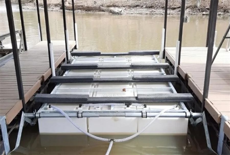 Shallow water boat lift