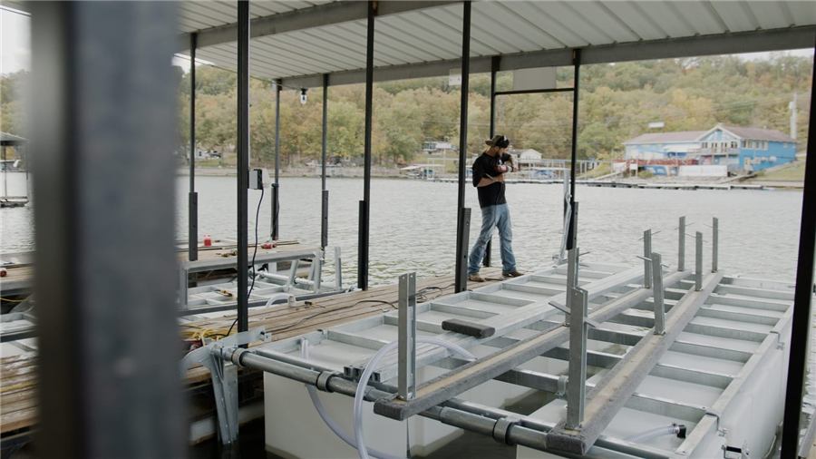 Rough water boat lift