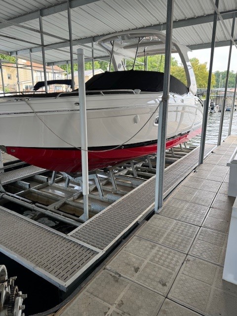 Econo Lift 14000 lb boat lift with walkboards