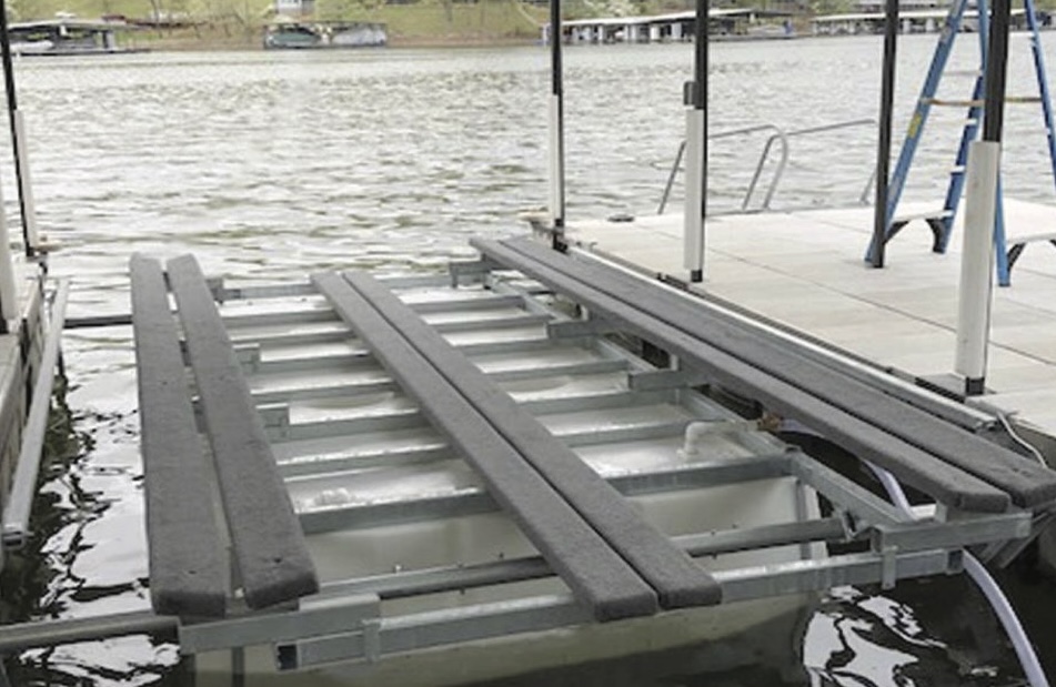 Econo Lift 6500 lb boat lift